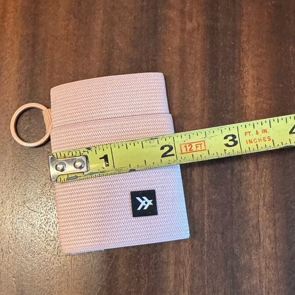 Light pink thread wallet card holder. - Picture 2 of 3